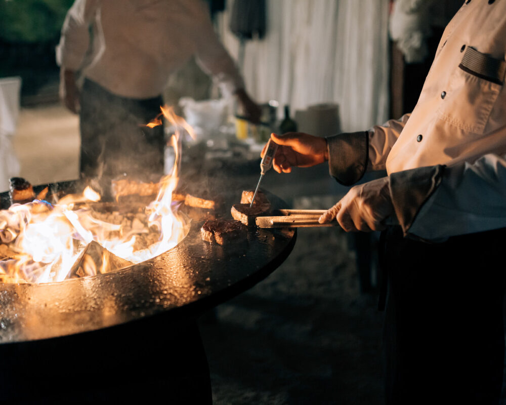 Grillade de viande au restaurant les serres d'hivers à béronsart